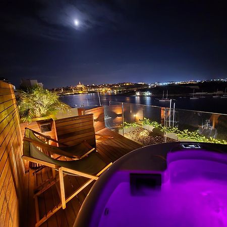 Unique Seafront Triplex Penthouse With Panoramic Bedroom & Rooftop Jacuzzi Overlooking Valletta Sliema Kültér fotó