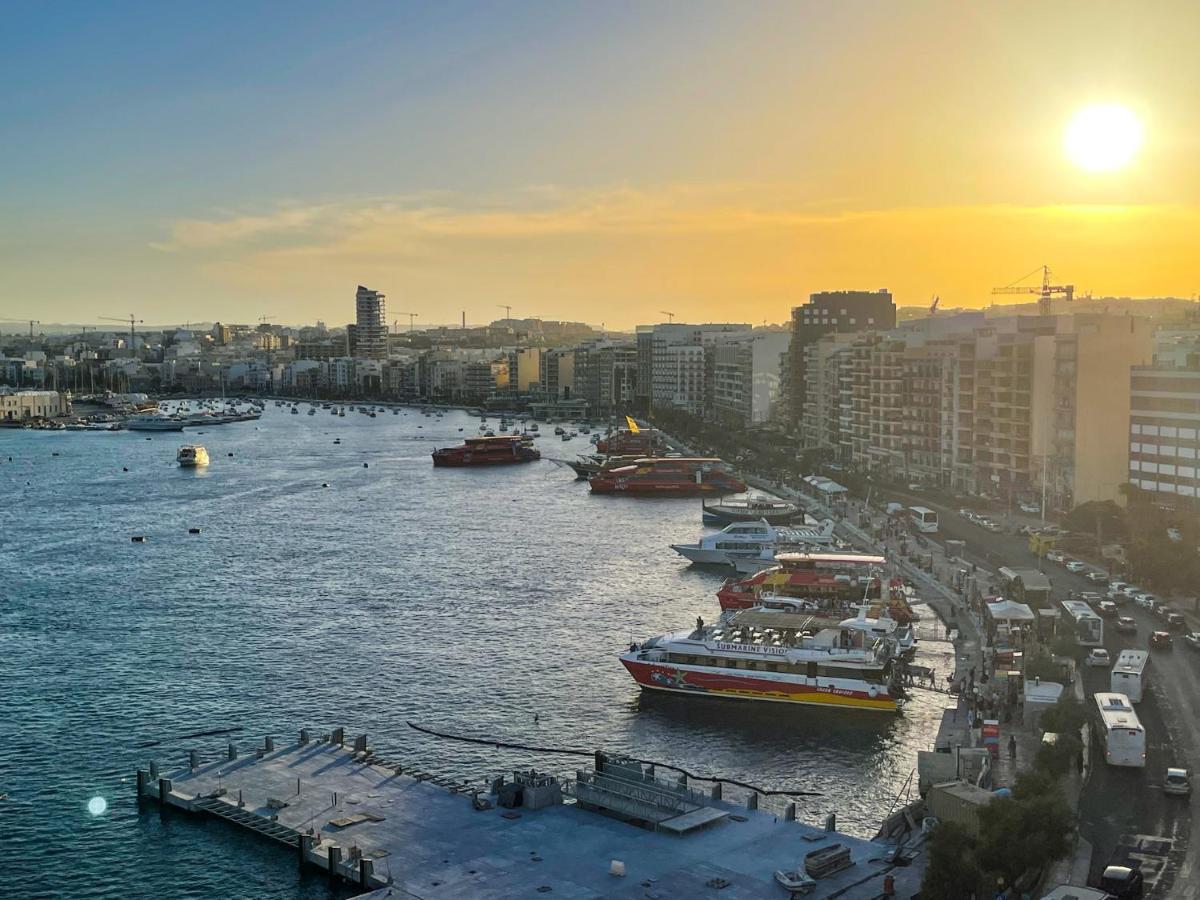 Unique Seafront Triplex Penthouse With Panoramic Bedroom & Rooftop Jacuzzi Overlooking Valletta Sliema Kültér fotó